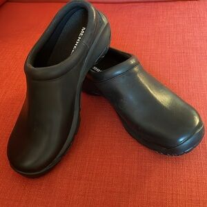 Merrell Women’s Encore Nova 4 slip on clog. Size 9/40. New, never worn, no box.